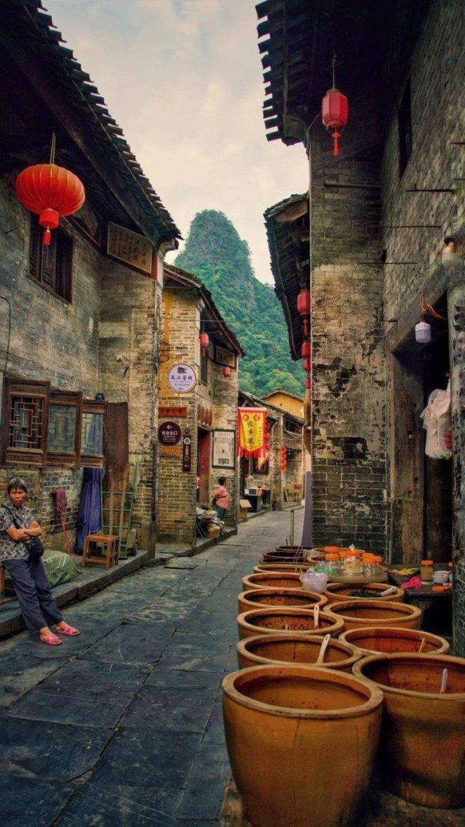 玩具店里的娃娃
